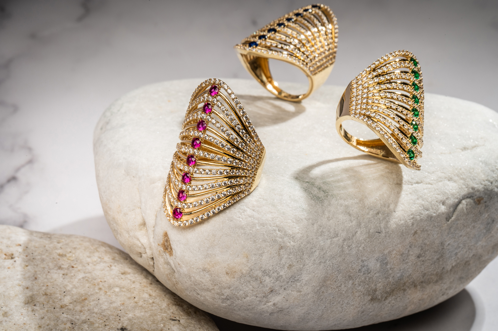 Anillo de mujer lanzadera con circonitas oro 4 Anillo de mujer lanzadera con circonitas oro - Imagen 4